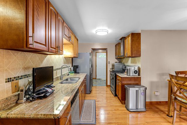 17106 Ingleside Avenue, South Holland, IL 60473
