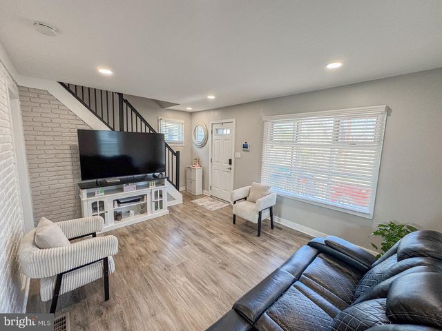 110 E MADISON ST, Paulsboro, NJ 08066