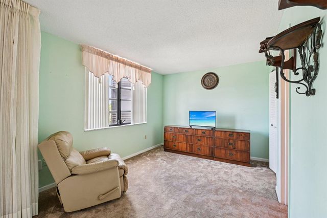 1101 Colony Point Circle 404, Pembroke Pines, FL 33026