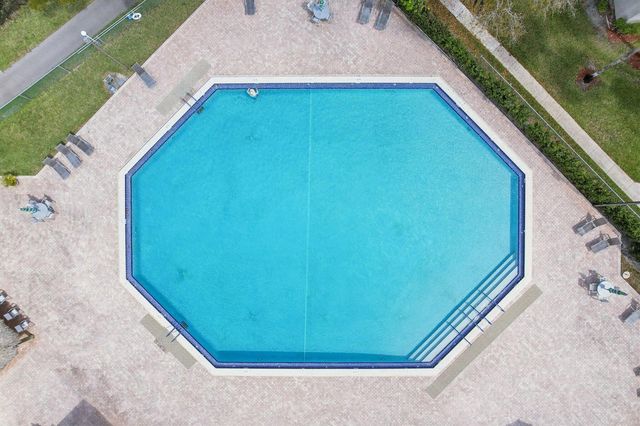 1101 Colony Point Circle 404, Pembroke Pines, FL 33026