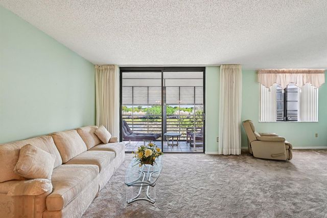 1101 Colony Point Circle 404, Pembroke Pines, FL 33026