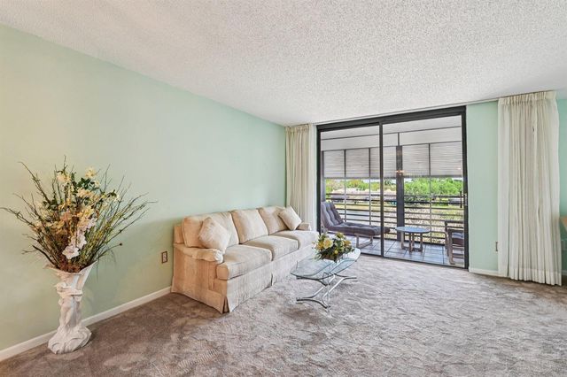 1101 Colony Point Circle 404, Pembroke Pines, FL 33026
