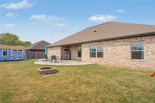 911 Hancock Street, Prairie Grove, AR 72753
