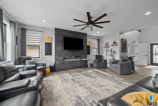 9501 W Kingfisher Dr, Sioux Falls, SD 57107