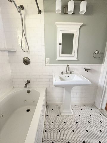 61 Malbone Road, Newport, RI 02840