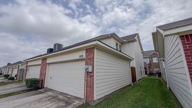 1909 Kemah Village Drive, Kemah, TX 77565