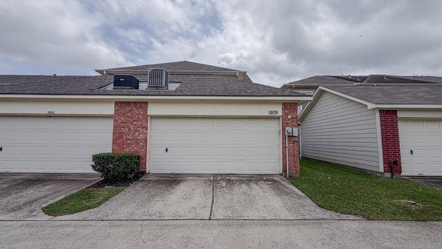 1909 Kemah Village Drive, Kemah, TX 77565