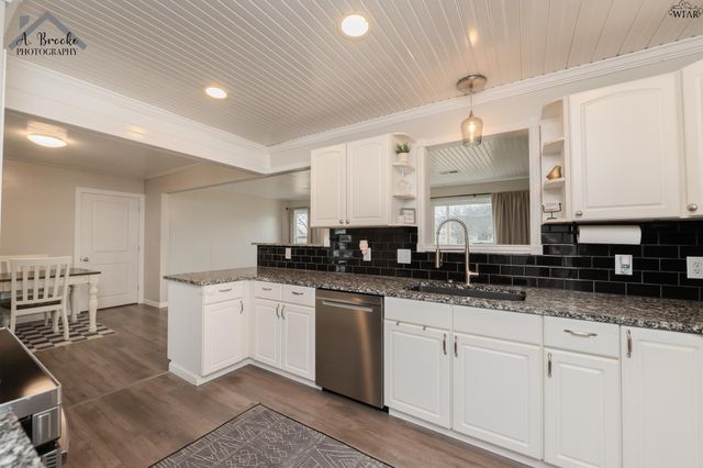 11 SURREY CIRCLE, Wichita Falls, TX 76309