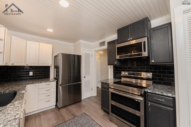 11 SURREY CIRCLE, Wichita Falls, TX 76309