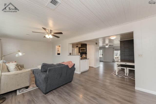 11 SURREY CIRCLE, Wichita Falls, TX 76309