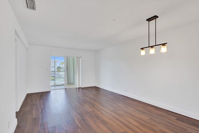 2640 S Garden Dr Drive S 301, Lake Worth, FL 33461