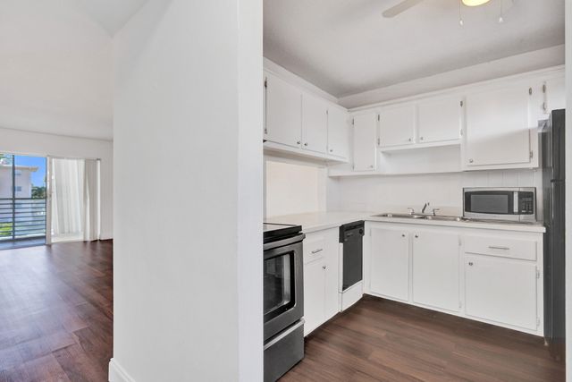 2640 S Garden Dr Drive S 301, Lake Worth, FL 33461