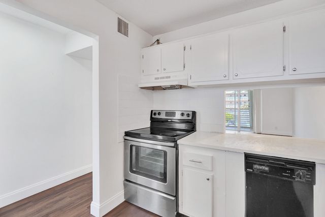 2640 S Garden Dr Drive S 301, Lake Worth, FL 33461