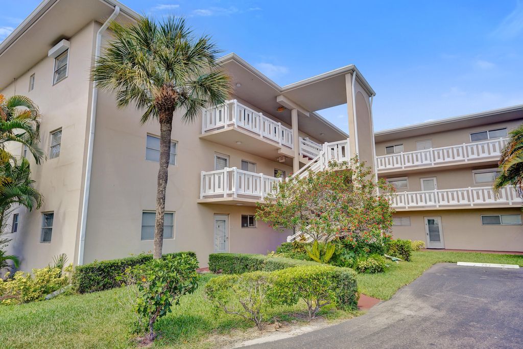 2640 S Garden Dr Drive S 301, Lake Worth, FL 33461