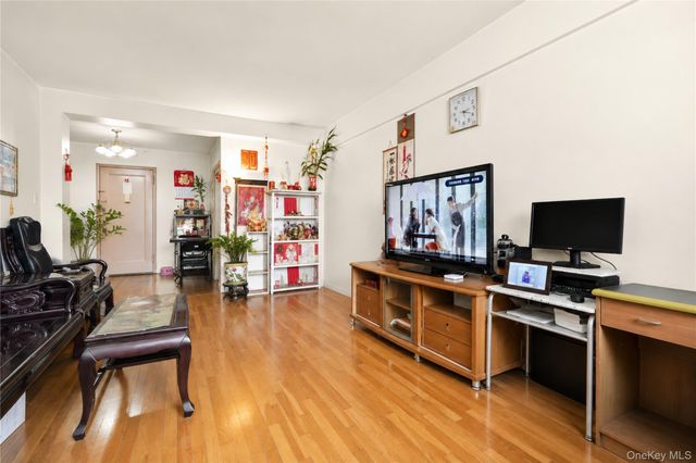 25-34 union Street 2F, Flushing, NY 11354