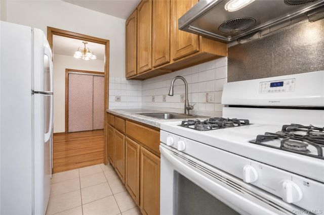 25-34 union Street 2F, Flushing, NY 11354