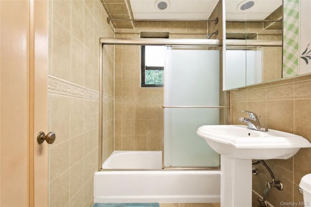 25-34 union Street 2F, Flushing, NY 11354