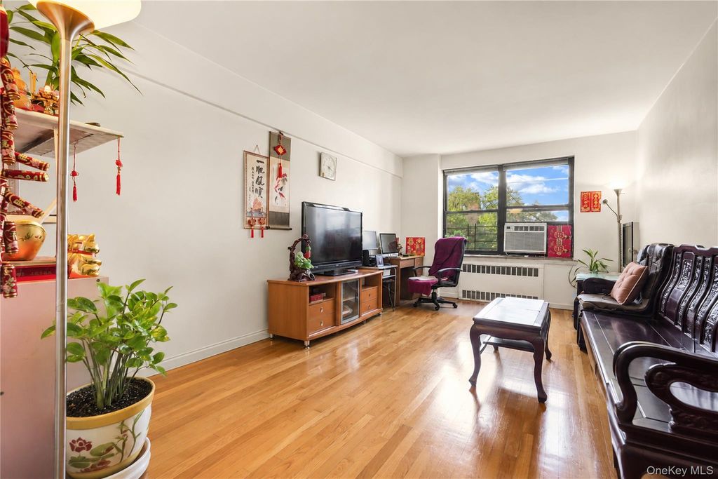25-34 union Street 2F, Flushing, NY 11354
