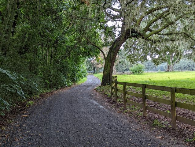 21 Middleton Oaks Road, Charleston, SC 29414