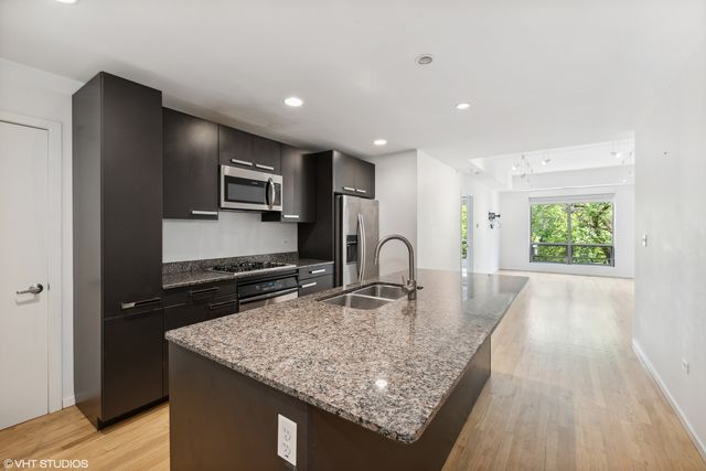 1422 N La Salle Drive 302, Chicago, IL 60610