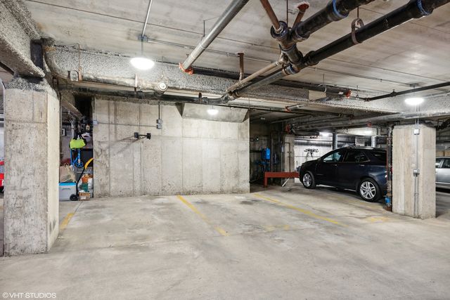 1422 N La Salle Drive 302, Chicago, IL 60610