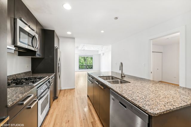 1422 N La Salle Drive 302, Chicago, IL 60610