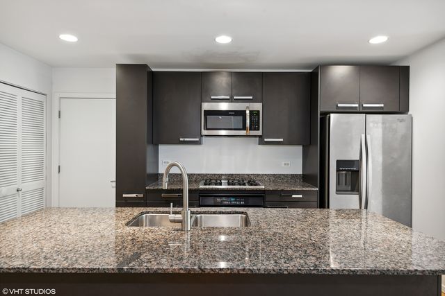 1422 N La Salle Drive 302, Chicago, IL 60610