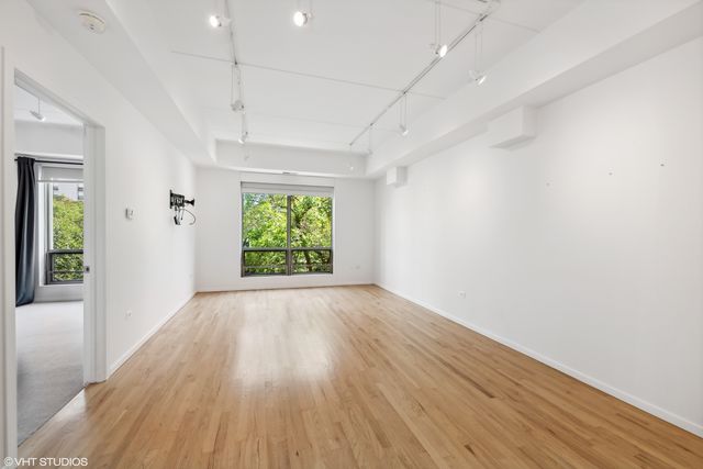 1422 N La Salle Drive 302, Chicago, IL 60610