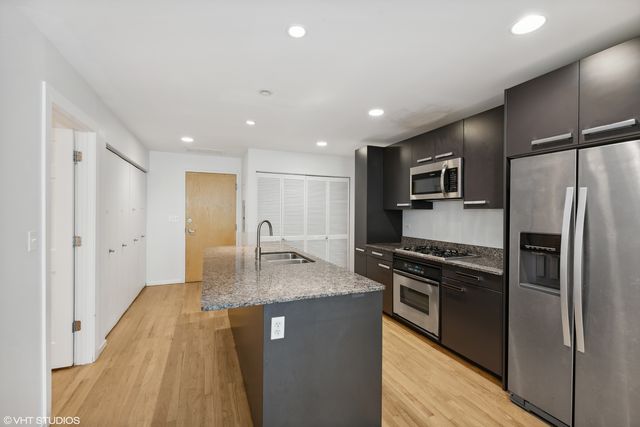 1422 N La Salle Drive 302, Chicago, IL 60610
