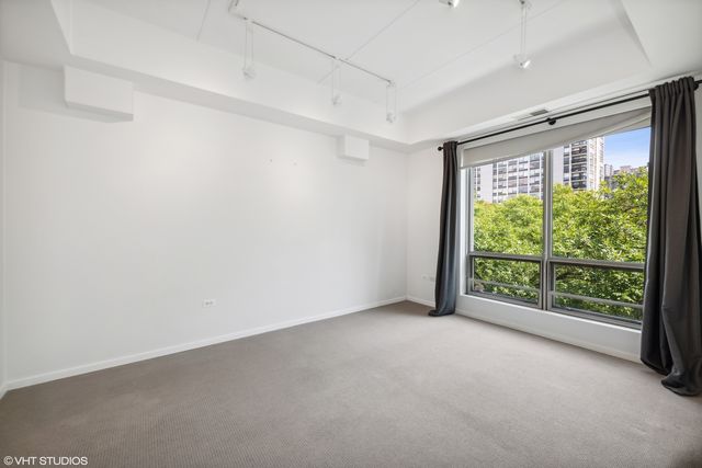 1422 N La Salle Drive 302, Chicago, IL 60610