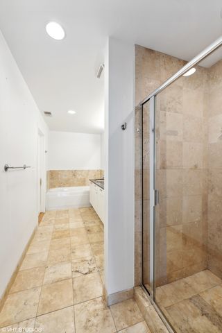 1422 N La Salle Drive 302, Chicago, IL 60610