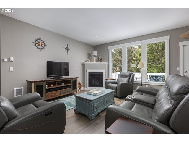4145 Se INLET Ave, Lincoln City, OR 97367