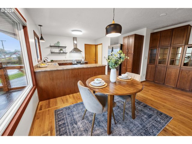 410 Pleasant Ave, Astoria, OR 97103