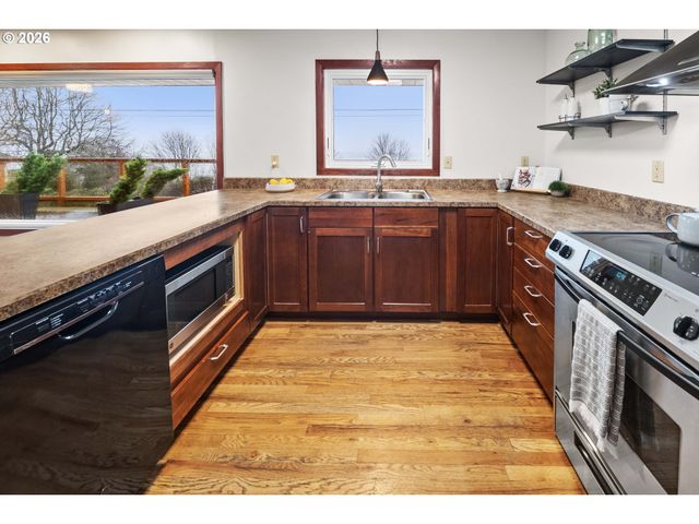 410 Pleasant Ave, Astoria, OR 97103