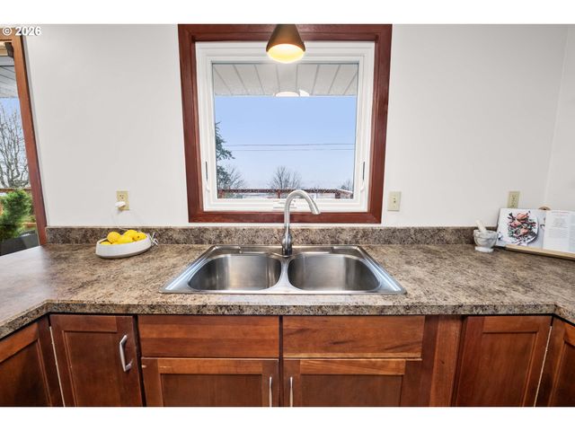 410 Pleasant Ave, Astoria, OR 97103