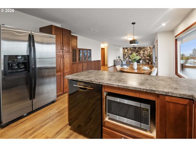 410 Pleasant Ave, Astoria, OR 97103