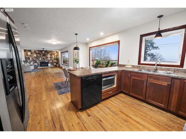 410 Pleasant Ave, Astoria, OR 97103