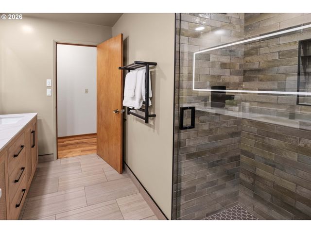 410 Pleasant Ave, Astoria, OR 97103