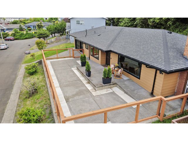 410 Pleasant Ave, Astoria, OR 97103