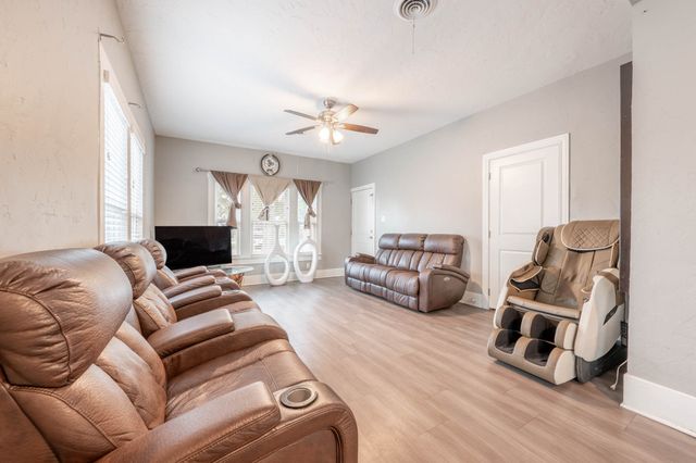 1301 Grand Avenue, Fort Worth, TX 76164