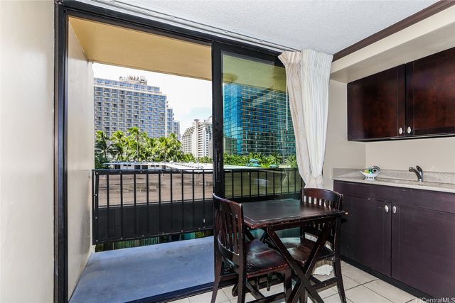 2425 Kuhio Avenue 510, Honolulu, HI 96815