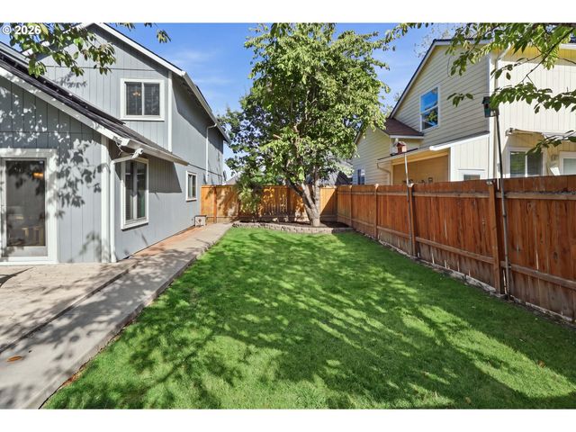 871 Se 66TH Ct, Hillsboro, OR 97123