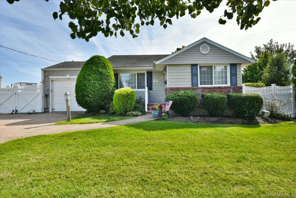 216 Linden Street, Massapequa Park, NY 11762 — exterior