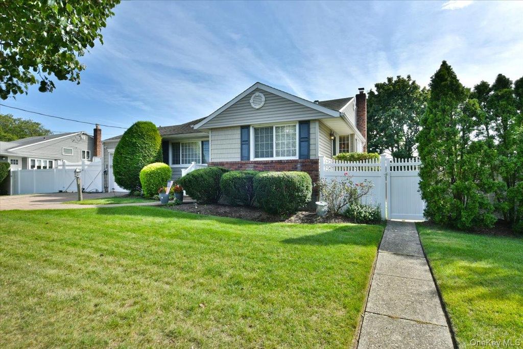 216 Linden Street, Massapequa Park, NY 11762 — photo 4