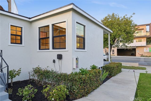 1985 N Lake Avenue, Altadena, CA 91001