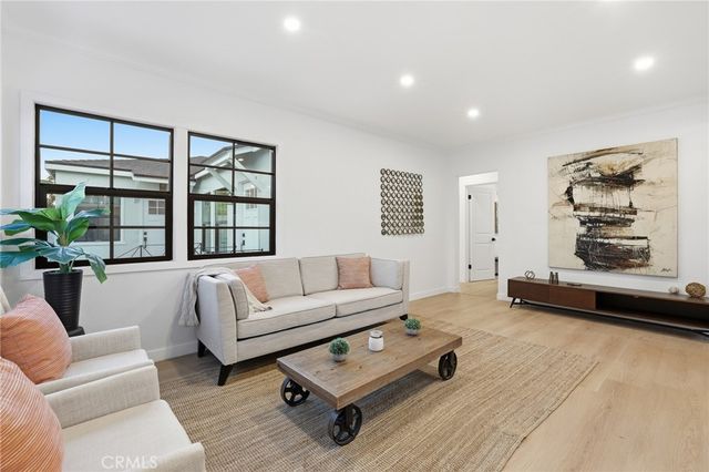 1985 N Lake Avenue, Altadena, CA 91001