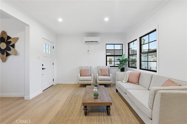 1985 N Lake Avenue, Altadena, CA 91001