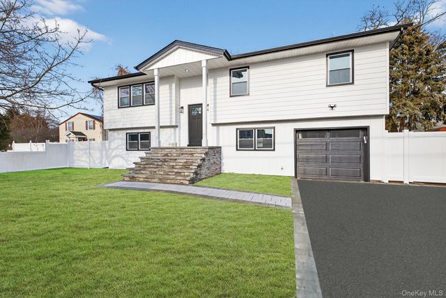 244 N Erie Avenue, Lindenhurst, NY 11757