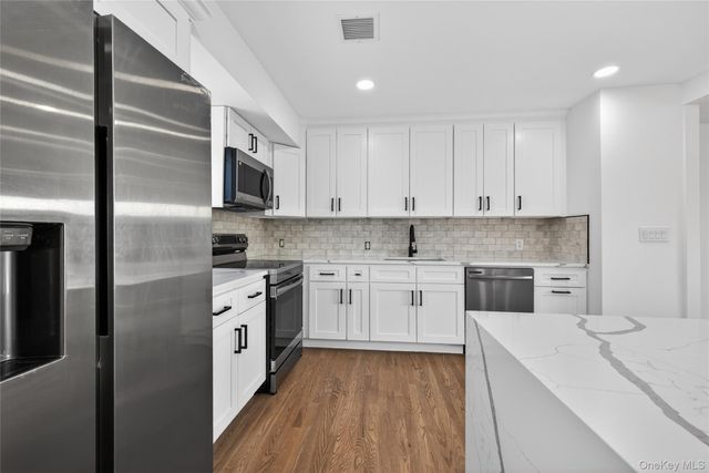 244 N Erie Avenue, Lindenhurst, NY 11757