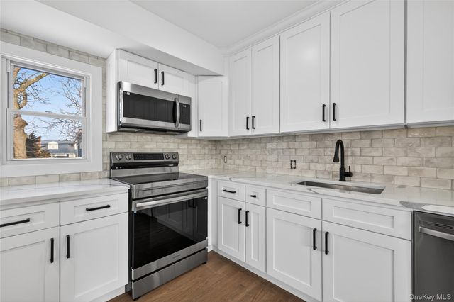 244 N Erie Avenue, Lindenhurst, NY 11757